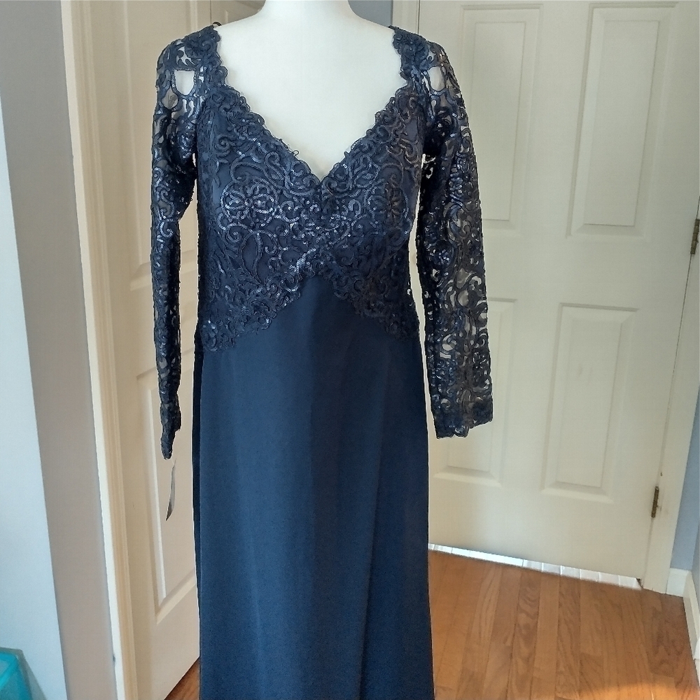 Tadashi Shoji  "Allyson" Navy  Embroidery Bodice Evening Gown 14 New With Tags - Picture 4 of 15